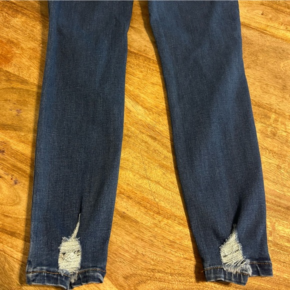 Sale 5/40 💕 Celebrity Pink Jeans 5/27 Dark Wash - Picture 5 of 5